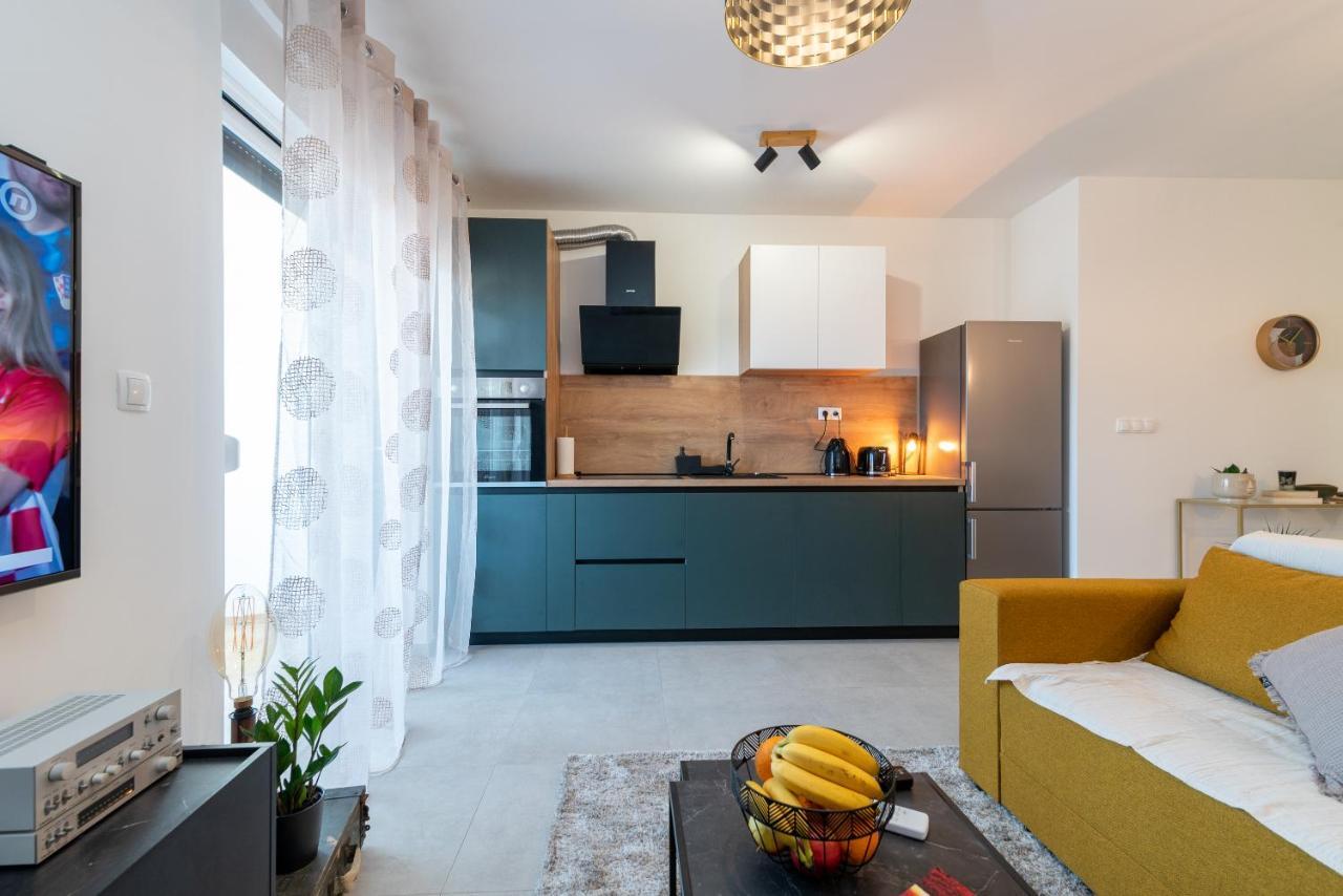 Kamarin Apartment